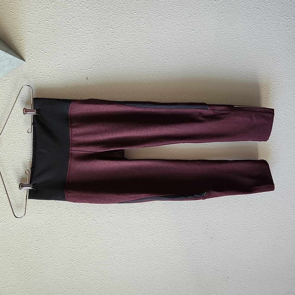 REI CO-OP Women’s Size XS Maroon  Fitted Cropped Activewear Leggings